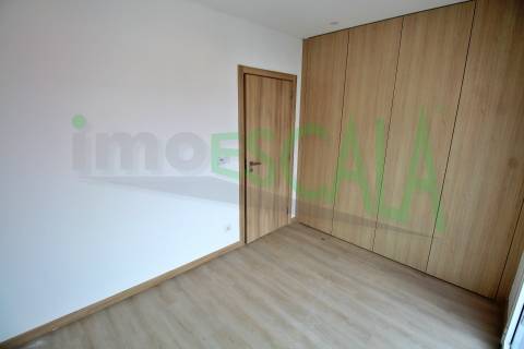 Apartamento T2 na Castanheira do Ribatejo com 88 m² com terraço