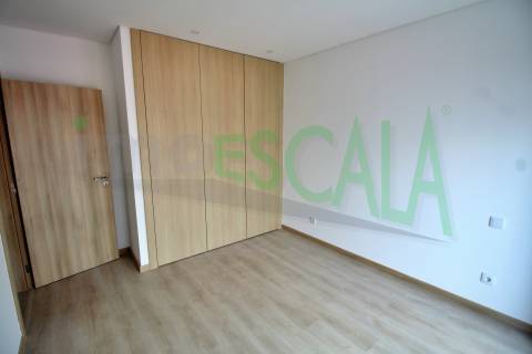 Apartamento T2 na Castanheira do Ribatejo com 88 m² com terraço