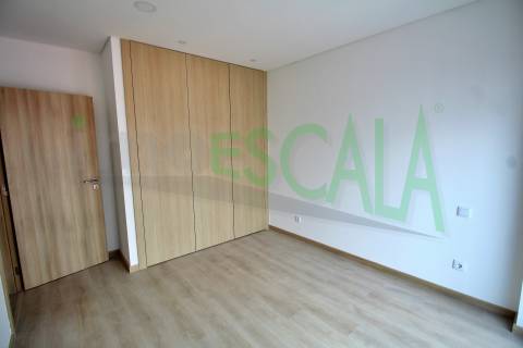 Apartamento T2 na Castanheira do Ribatejo com 88 m² com terraço