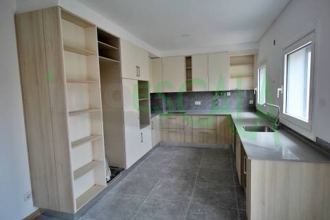 Apartamento T3 na Castanheira do Ribatejo com 142 m² com terraço e varanda