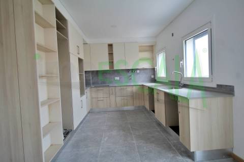 Apartamento T3 na Castanheira do Ribatejo com 142 m² com terraço e varanda