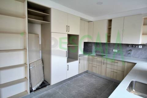 Apartamento T3 na Castanheira do Ribatejo com 142 m² com terraço e varanda