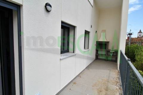 Apartamento T3 na Castanheira do Ribatejo com 142 m² com terraço e varanda