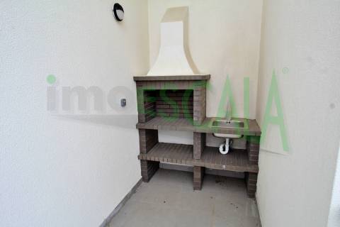 Apartamento T3 na Castanheira do Ribatejo com 142 m² com terraço e varanda