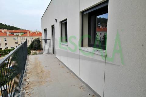 Apartamento T3 na Castanheira do Ribatejo com 142 m² com terraço e varanda