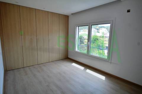 Apartamento T3 na Castanheira do Ribatejo com 142 m² com terraço e varanda