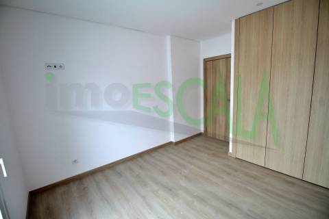 Apartamento T3 na Castanheira do Ribatejo com 142 m² com terraço e varanda