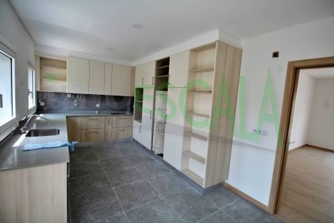 Apartamento T3 na Castanheira do Ribatejo com 142 m² com terraço e varanda