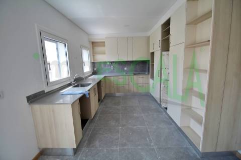 Apartamento T3 na Castanheira do Ribatejo com 142 m² com terraço e varanda