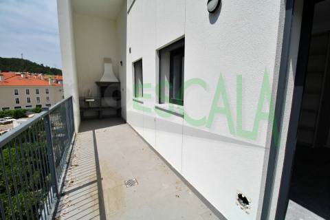 Apartamento T3 na Castanheira do Ribatejo com 142 m² com terraço e varanda