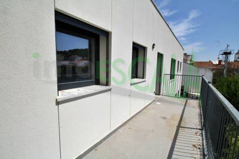 Apartamento T3 na Castanheira do Ribatejo com 142 m² com terraço e varanda