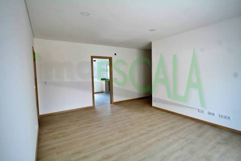 Apartamento T3 na Castanheira do Ribatejo com 142 m² com terraço e varanda