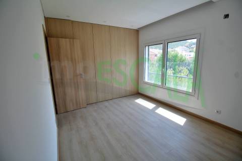 Apartamento T3 na Castanheira do Ribatejo com 142 m² com terraço e varanda