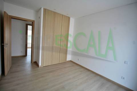 Apartamento T3 na Castanheira do Ribatejo com 142 m² com terraço e varanda