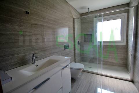 Apartamento T3 na Castanheira do Ribatejo com 142 m² com terraço e varanda