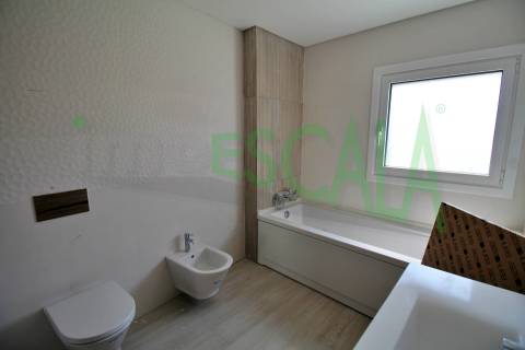 Apartamento T3 na Castanheira do Ribatejo com 142 m² com terraço e varanda