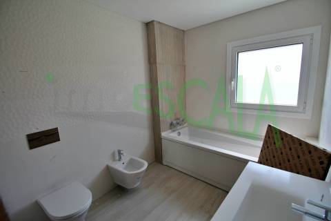 Apartamento T3 na Castanheira do Ribatejo com 142 m² com terraço e varanda