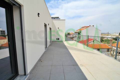 Apartamento T3 na Castanheira do Ribatejo com 142 m² com terraço e varanda