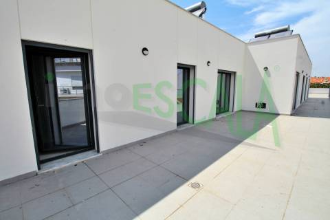 Apartamento T3 na Castanheira do Ribatejo com 142 m² com terraço e varanda