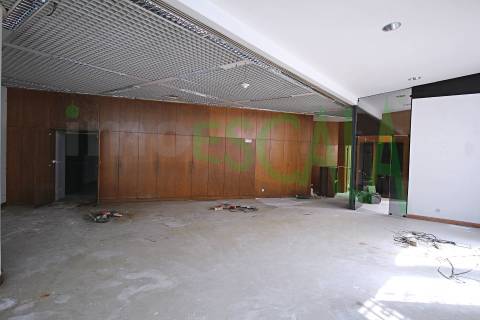 Loja de 460m2 no centro da zona histórica de Santarém