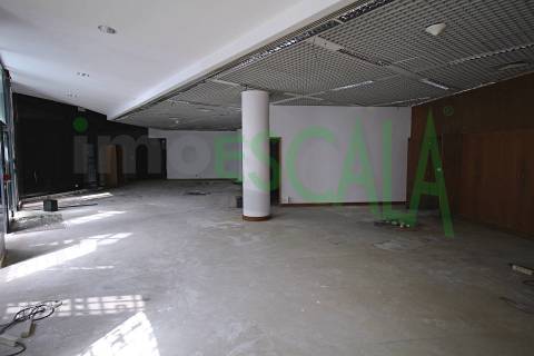 Loja de 460m2 no centro da zona histórica de Santarém