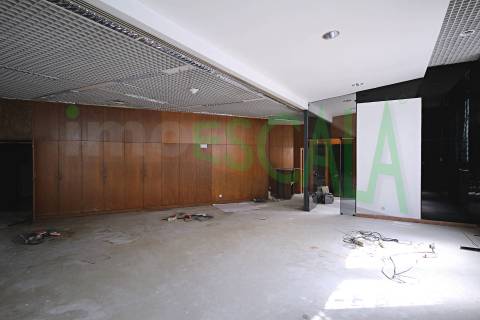 Loja de 460m2 no centro da zona histórica de Santarém