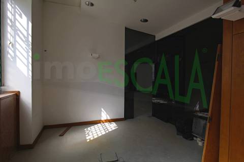 Loja de 460m2 no centro da zona histórica de Santarém