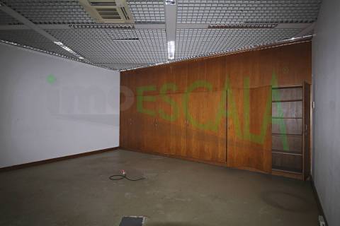 Loja de 460m2 no centro da zona histórica de Santarém