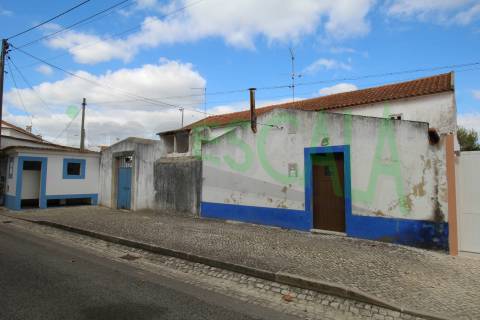 Moradia para Restaurar T6 Venda em Pontével,Cartaxo