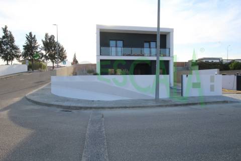 Moradia T4 no centro do Cartaxo