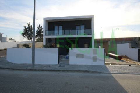 Moradia T4 no centro do Cartaxo