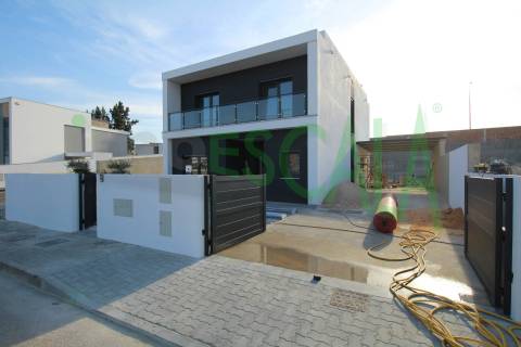 Moradia T4 no centro do Cartaxo