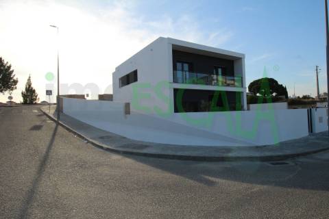 Moradia T4 no centro do Cartaxo