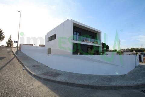 Moradia T4 no centro do Cartaxo