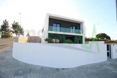 Moradia T4 no centro do Cartaxo