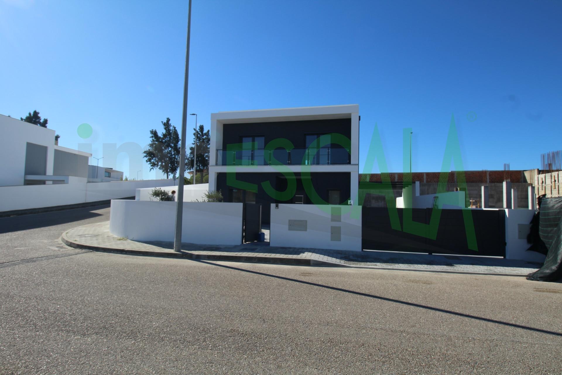 Moradia T4 no centro do Cartaxo