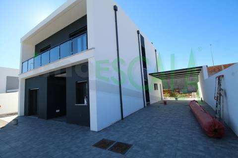 Moradia T4 no centro do Cartaxo