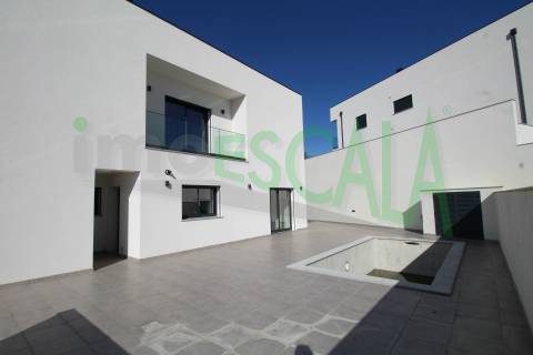 Moradia T4 de Luxo com Piscina