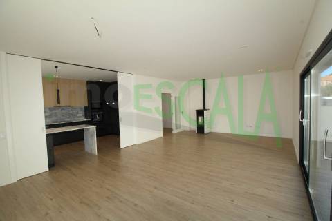 Moradia T4 de Luxo com Piscina