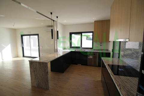 Moradia T4 de Luxo com Piscina