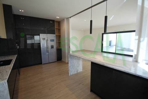 Moradia T4 de Luxo com Piscina