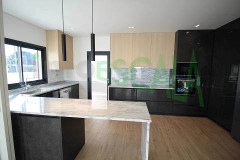 Moradia T4 de Luxo com Piscina