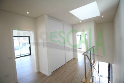 Moradia T4 de Luxo com Piscina