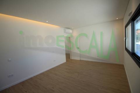 Moradia T4 de Luxo com Piscina