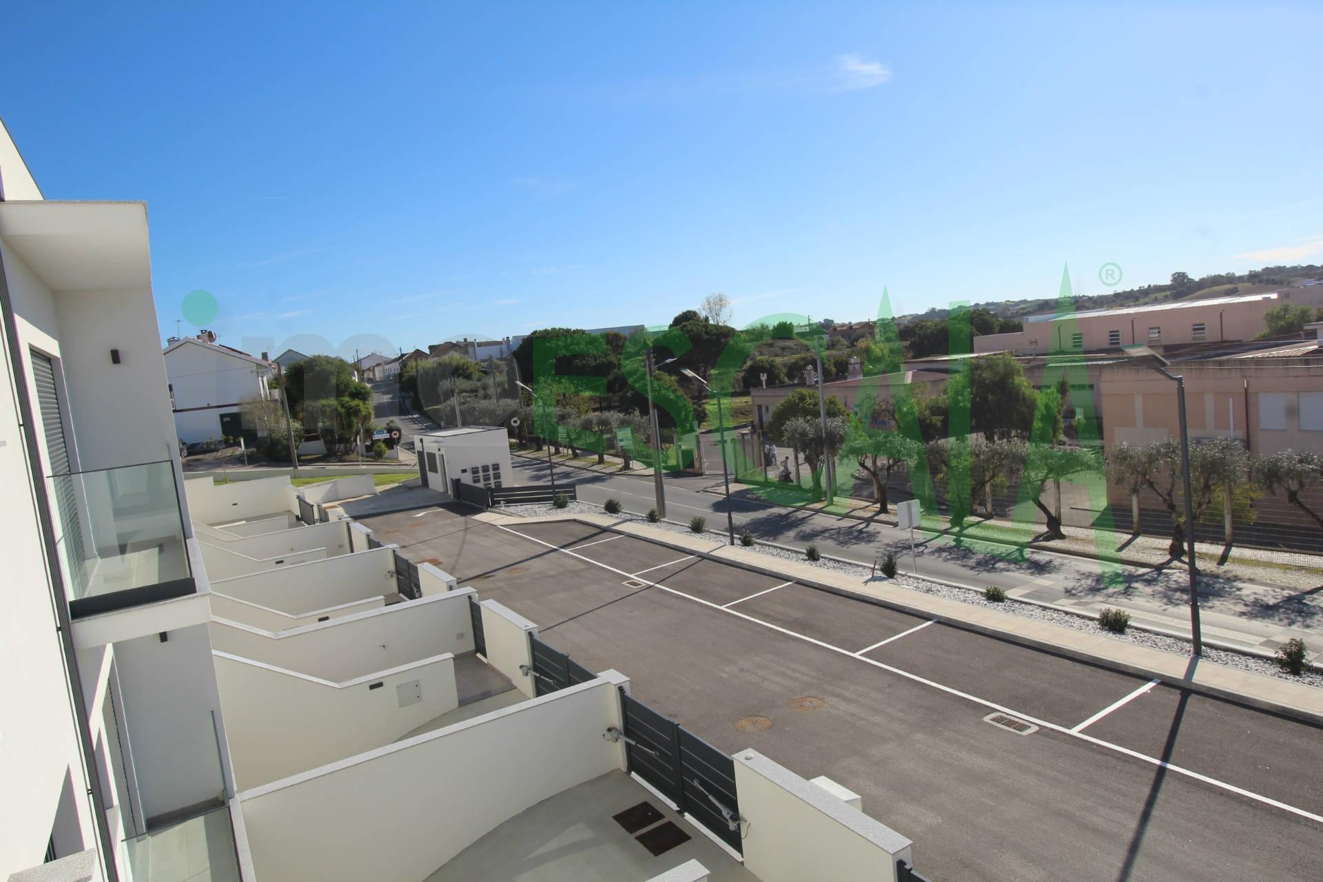 Moradia T3 em Condomínio fechado