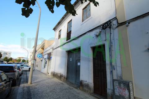 Moradia Centenária para Recuperar no Cartaxo