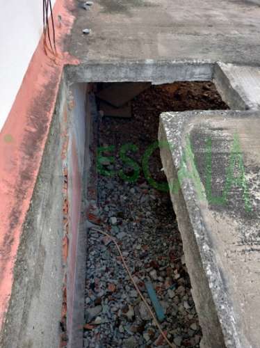 Moradia para recuperar com projeto aprovado em Almeirim