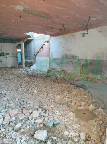 Moradia para recuperar com projeto aprovado em Almeirim