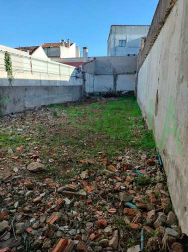 Moradia para recuperar com projeto aprovado em Almeirim