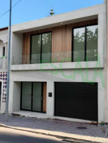 Moradia T3 em Almeirim com projeto aprovado